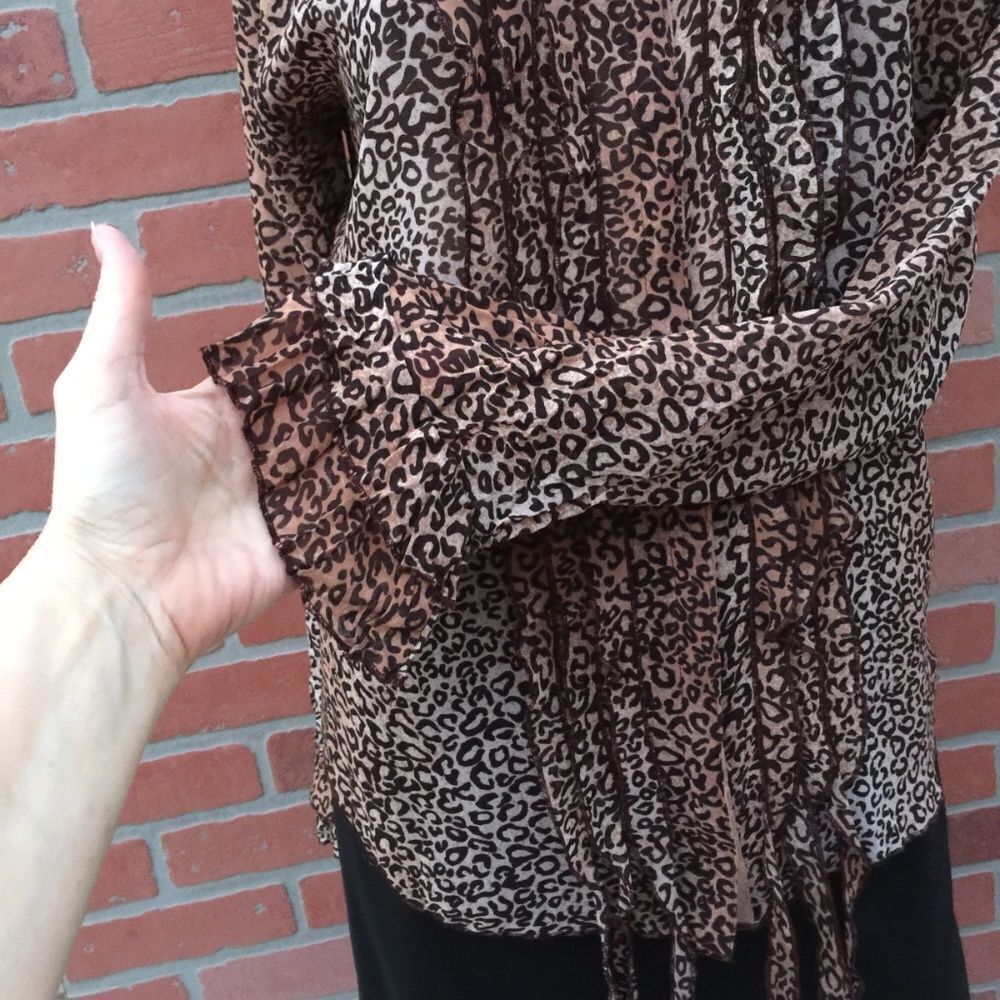 Le Caviar Sz M Leopard Print Ruffled Front Button - Picture 3 of 8